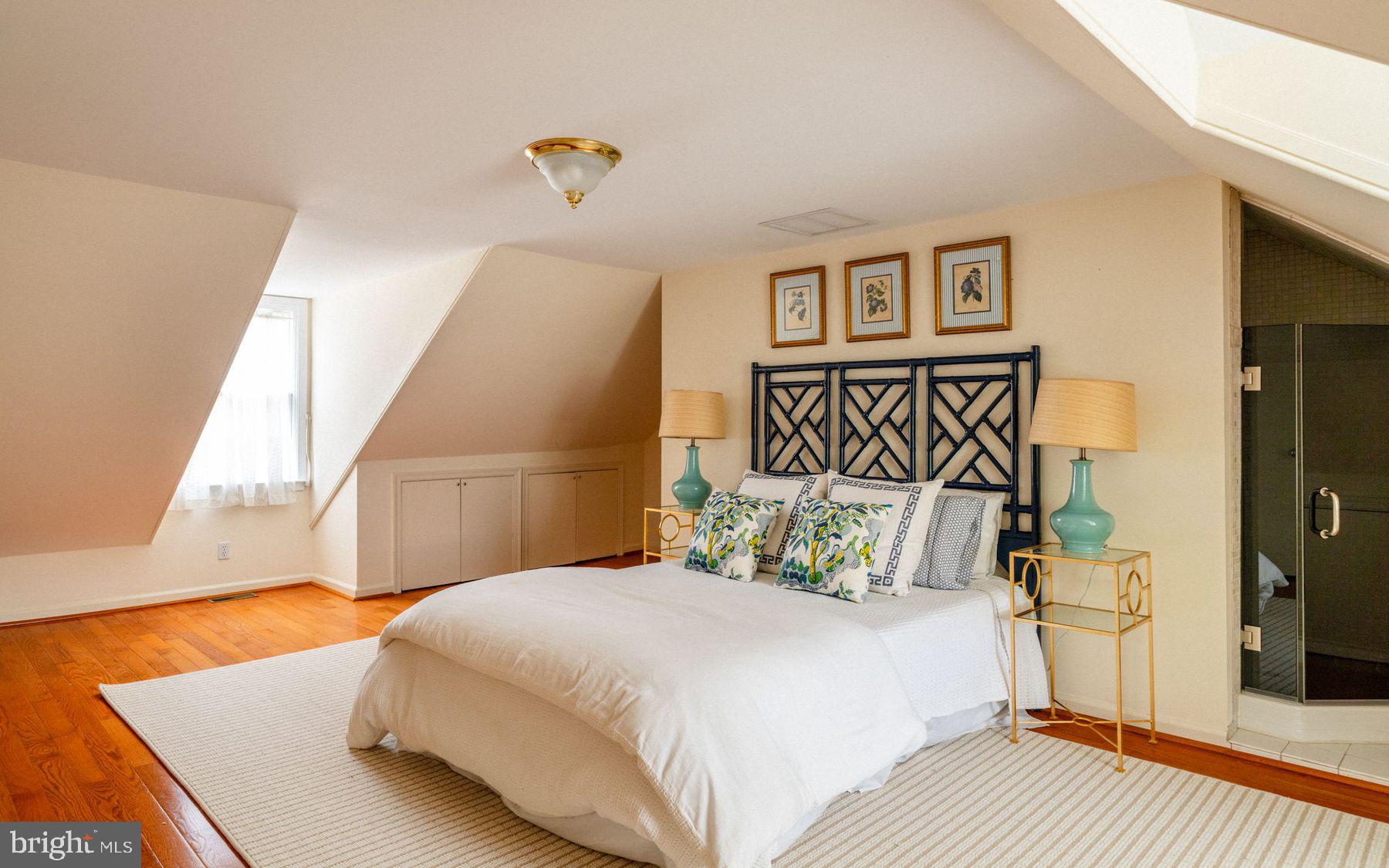 SOCIETY HILL - Residential