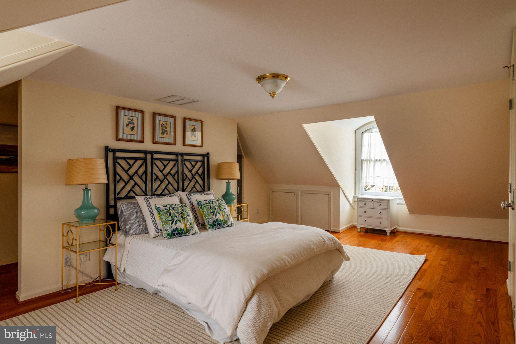 SOCIETY HILL - Residential