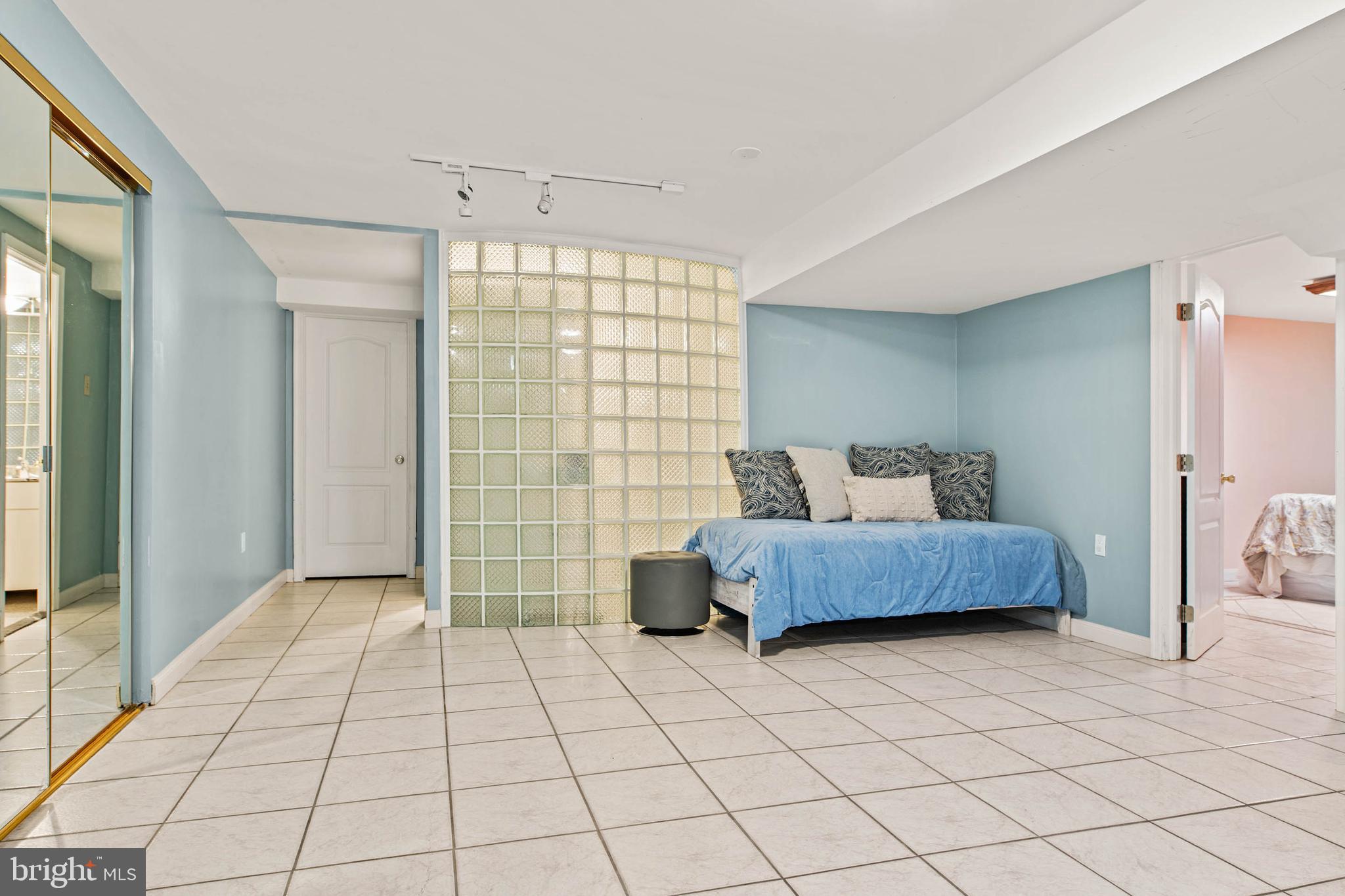 CREEKSIDE AT BLUE BELL - Residential