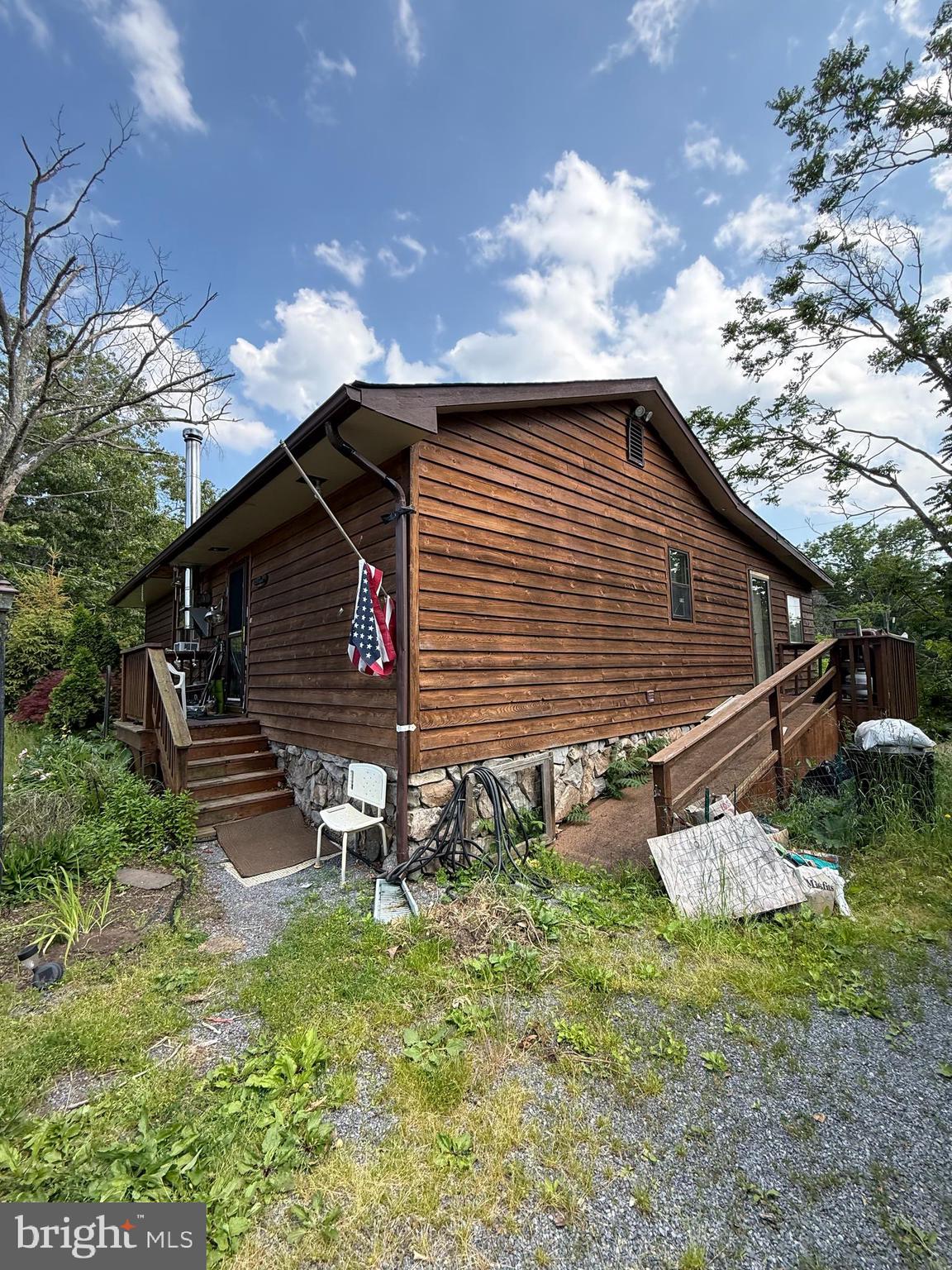 2098 FALLS ROAD