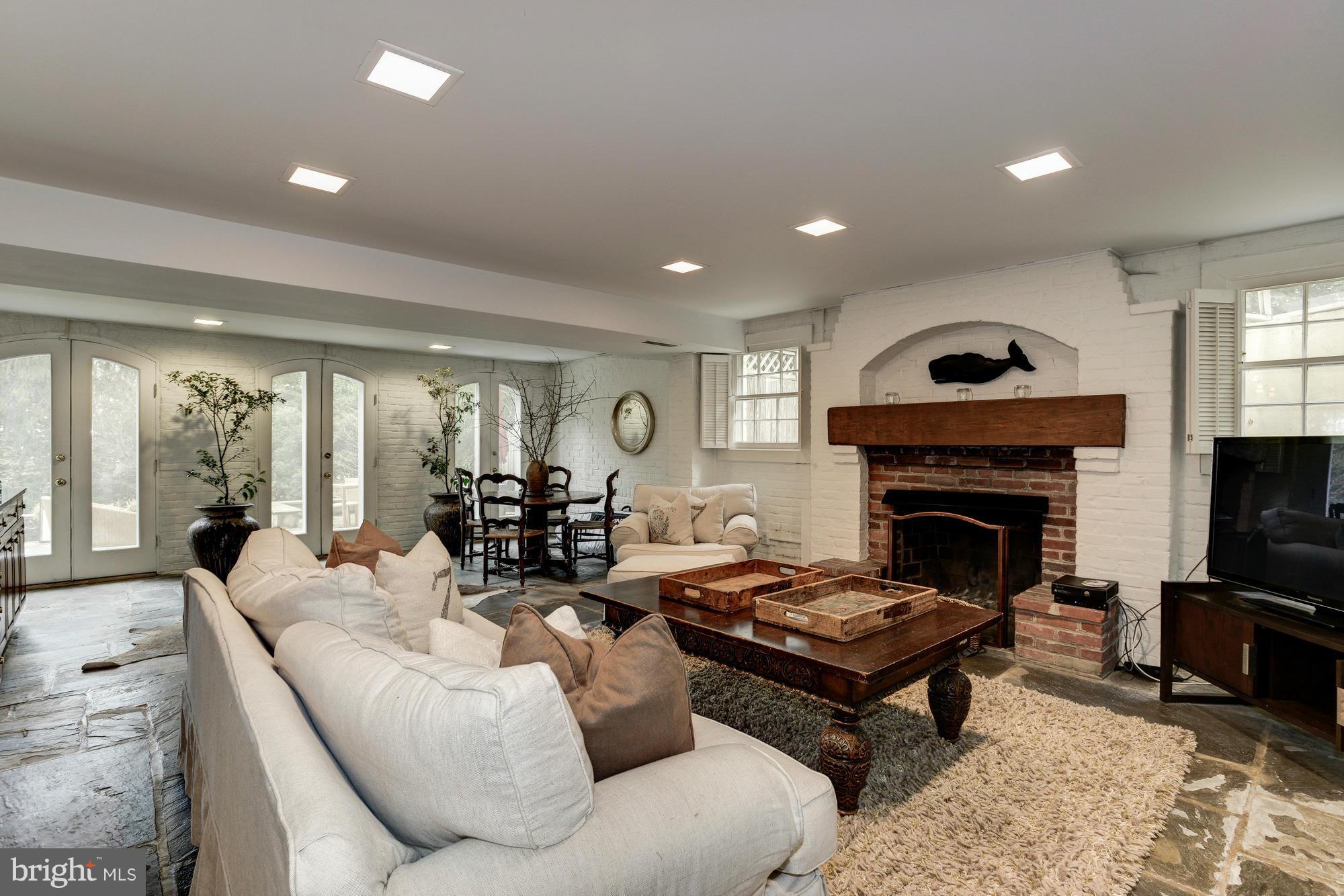 BERKLEY - Residential