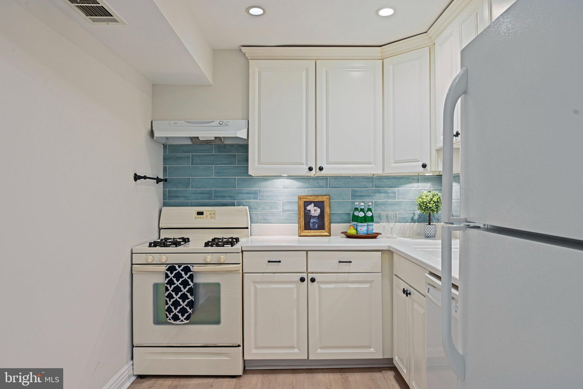 VANTAGE HILL - Residential