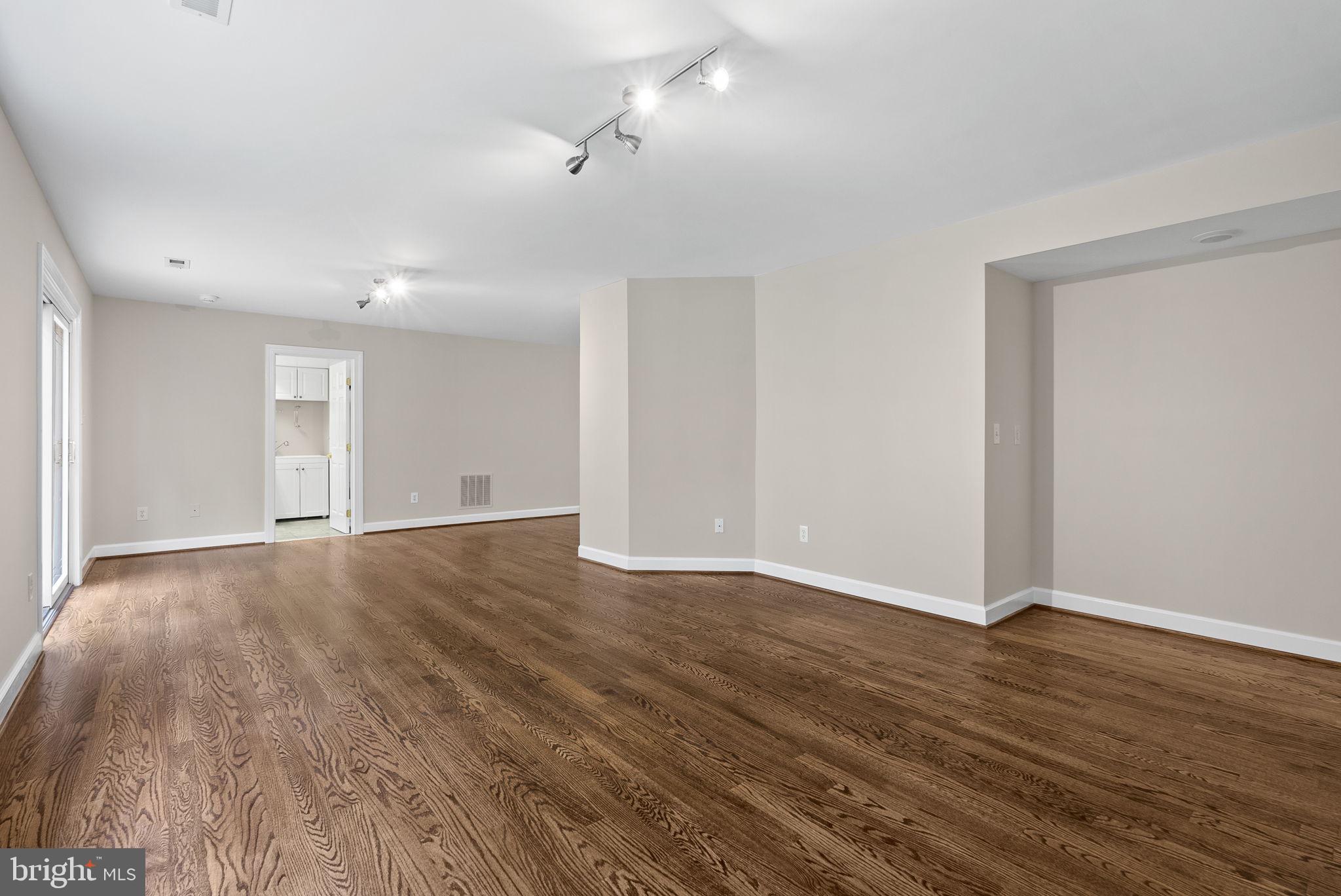 SPY HILL - Residential