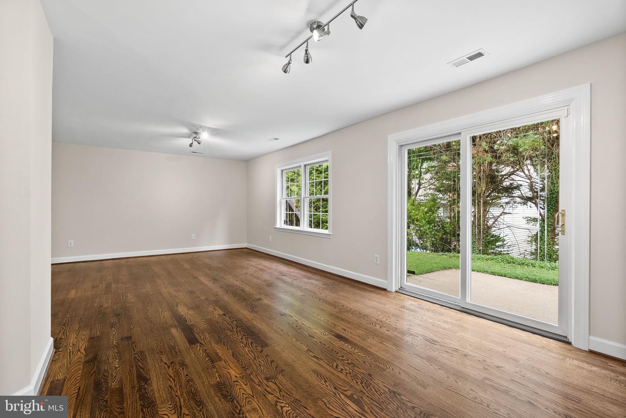 SPY HILL - Residential