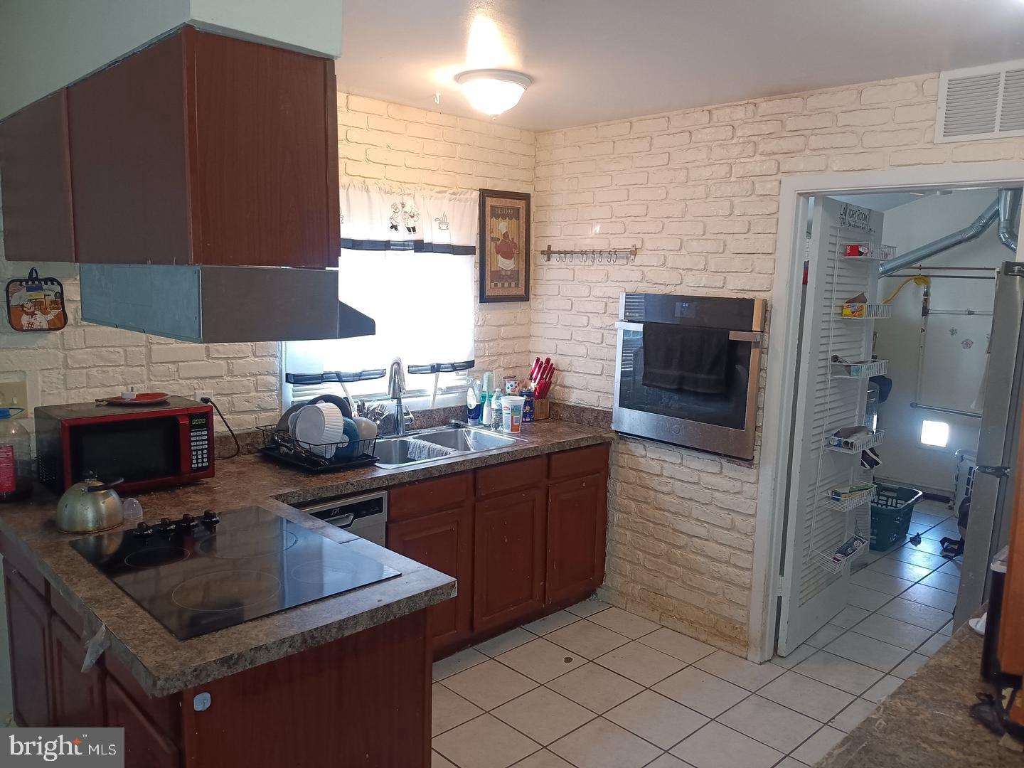 32 PALFREY LANE