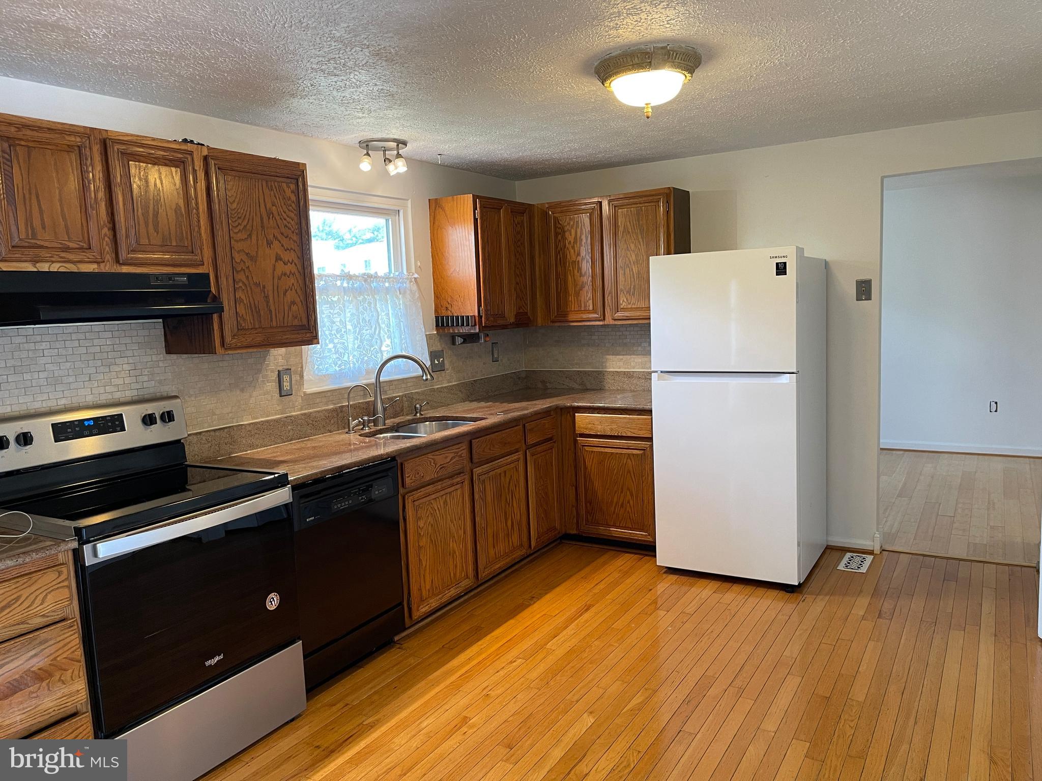 GERMANTOWN ESTATES - Residential Lease