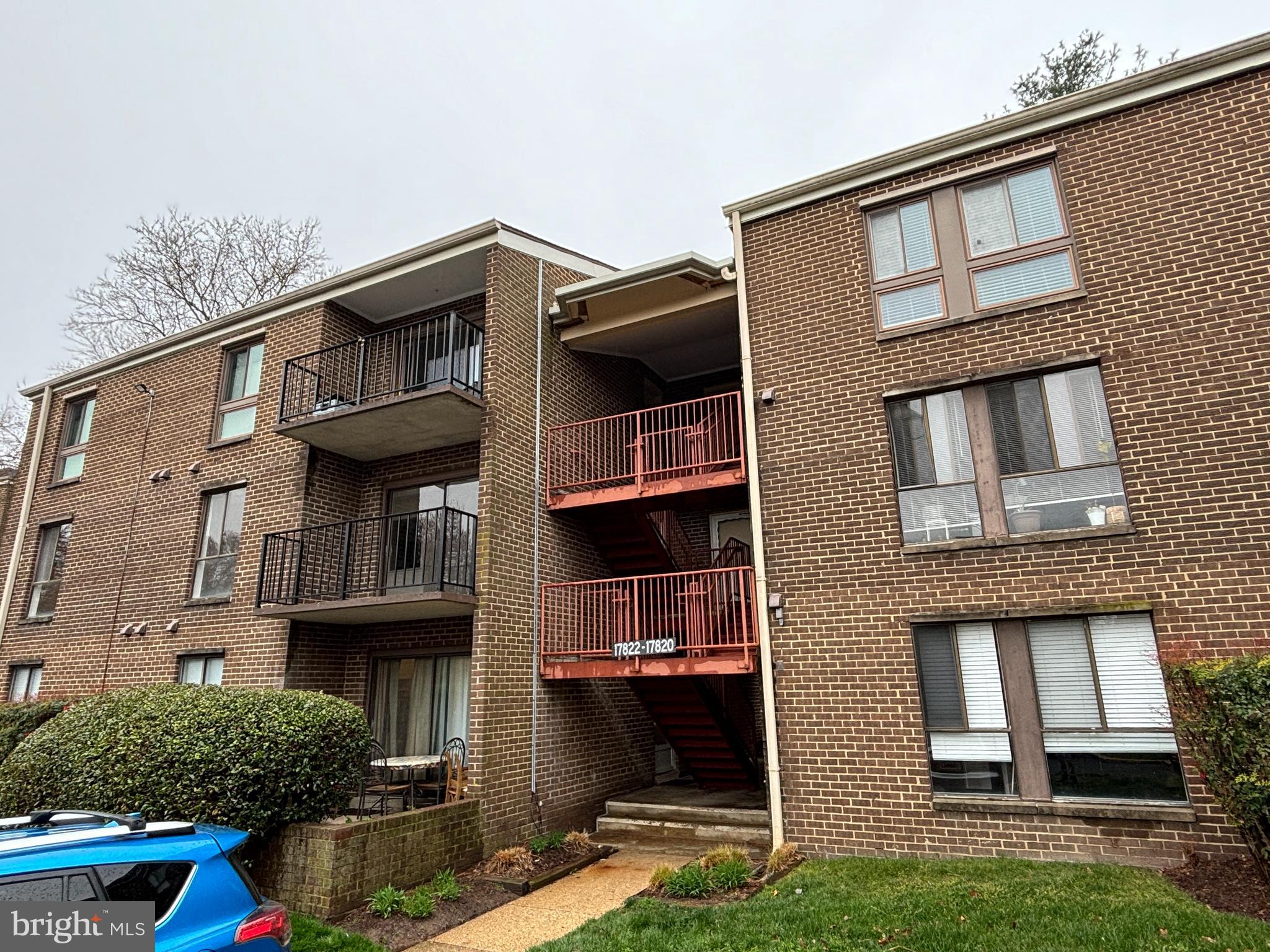 CAMELBACK VILLAGE - Residential