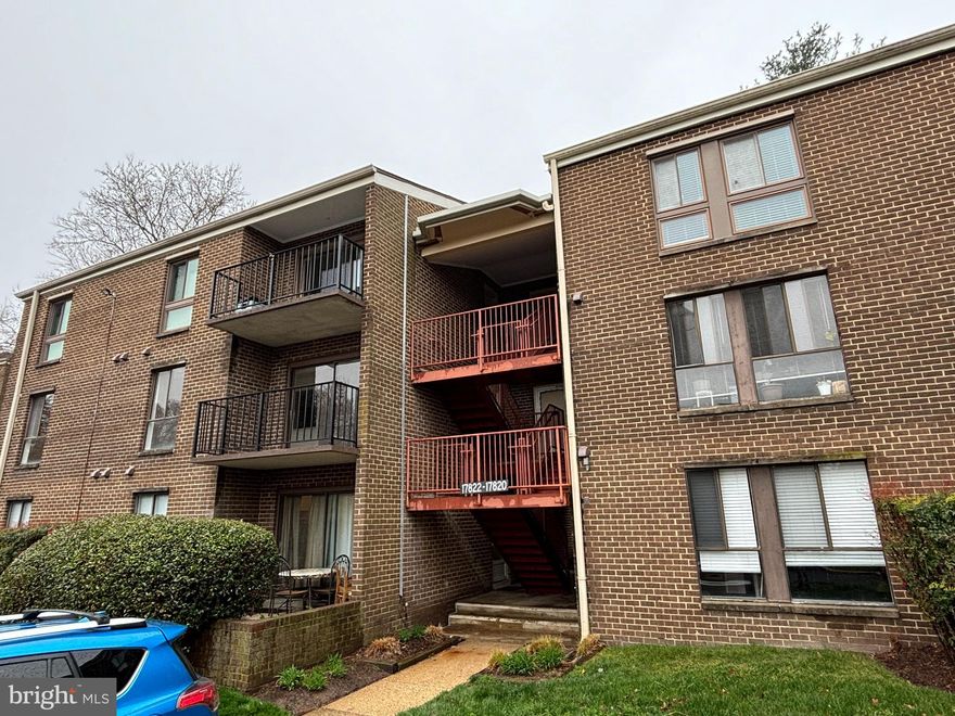 UNIT NUMBER 182! This 1 bedroom, 1 bath remodeled condo in Camelback Village offers modern living in a vibrant community. The unit features updated amenities and a contemporary design, providing a comfortable and stylish living space. Located in Camelback Village, residents can enjoy convenient access to local shops, restaurants, and recreational activities.