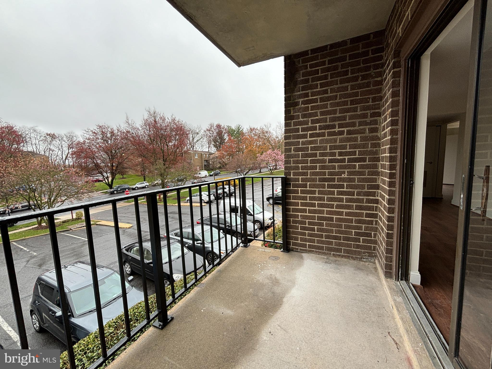 CAMELBACK VILLAGE - Residential