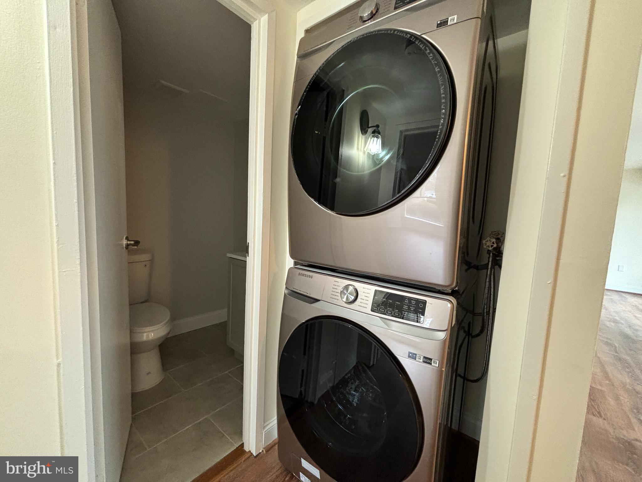 CAMELBACK VILLAGE - Residential