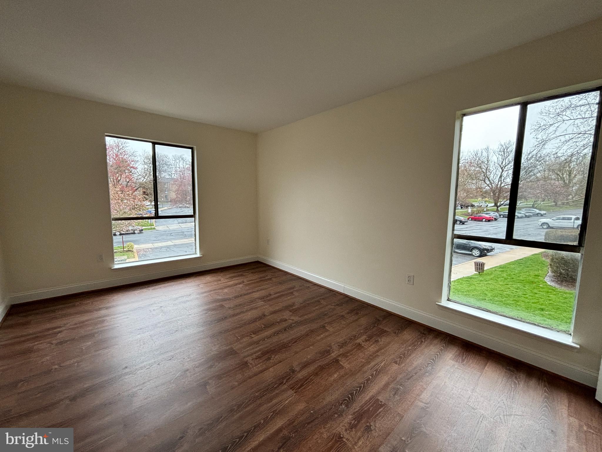 CAMELBACK VILLAGE - Residential