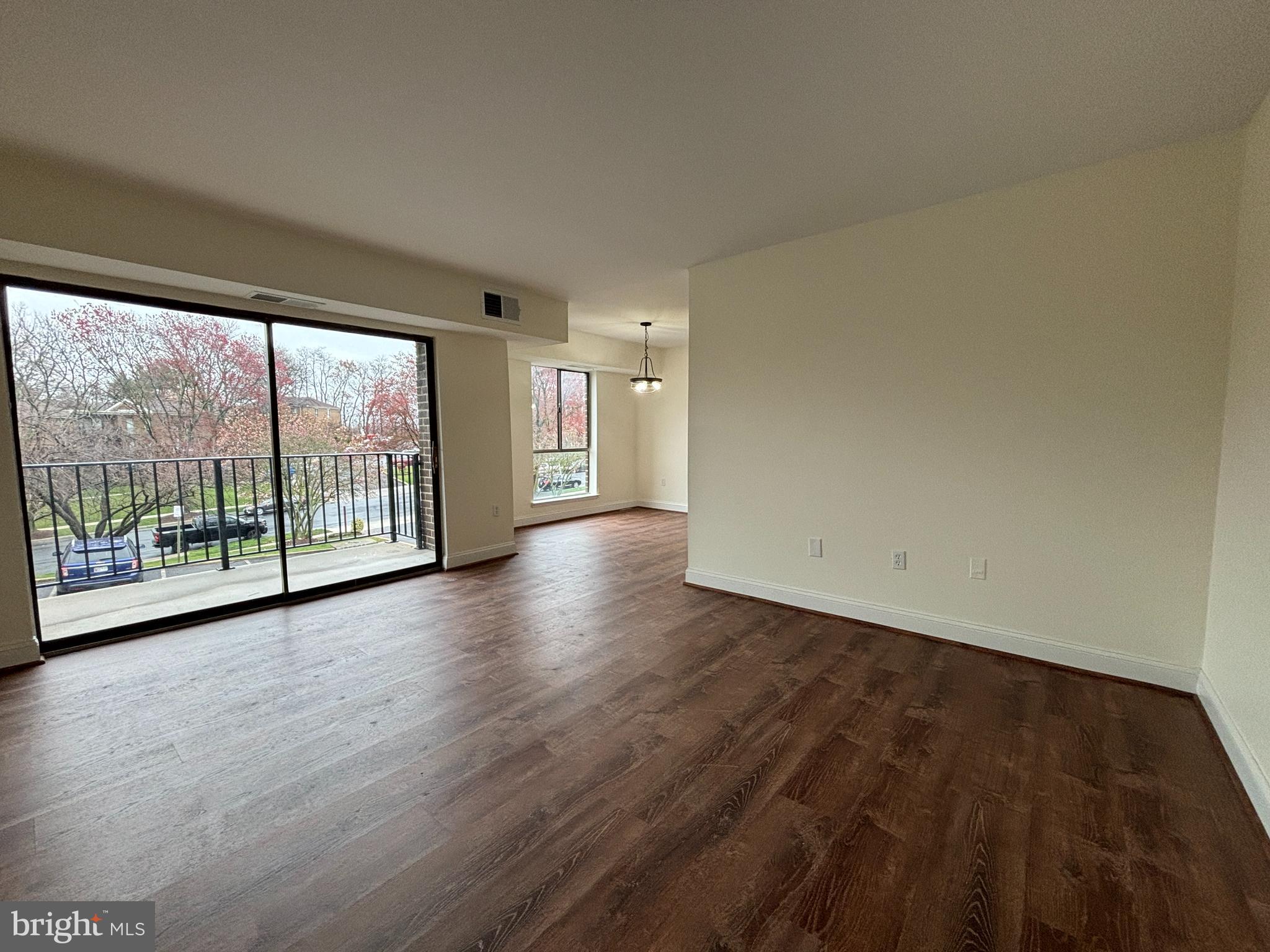 CAMELBACK VILLAGE - Residential