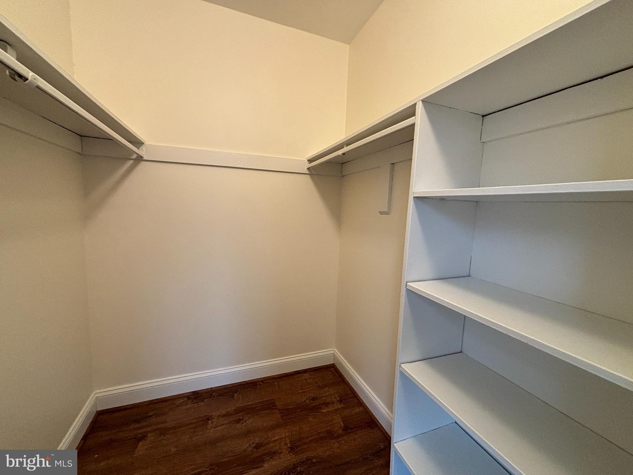 CAMELBACK VILLAGE - Residential