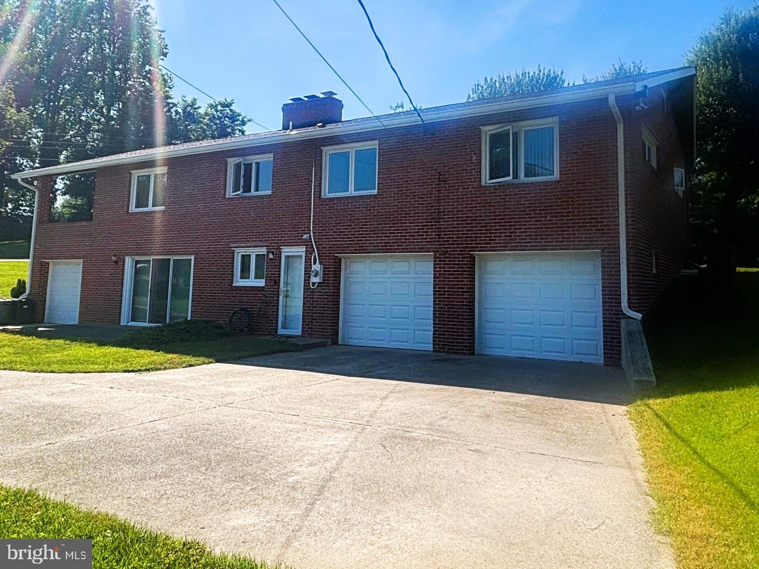 2901 CHESTNUT HILL DRIVE