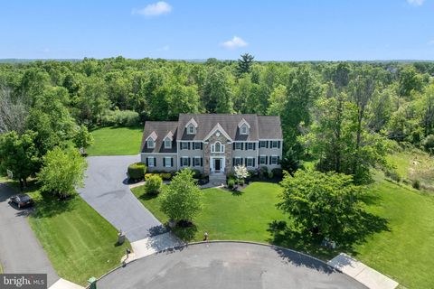 28 HANDLER COURT BELLE MEAD NJ 08502