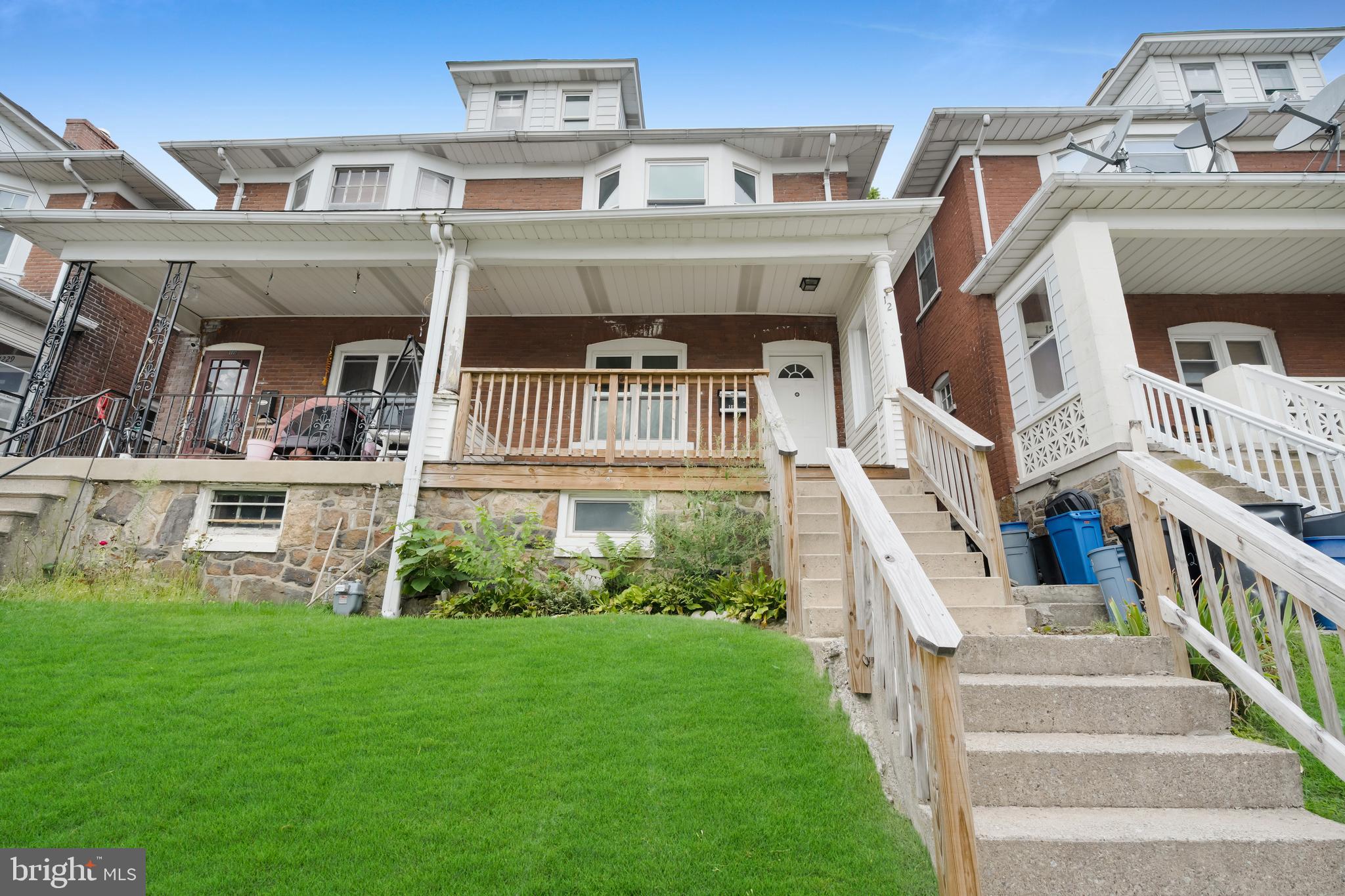 1225 RUSSELL