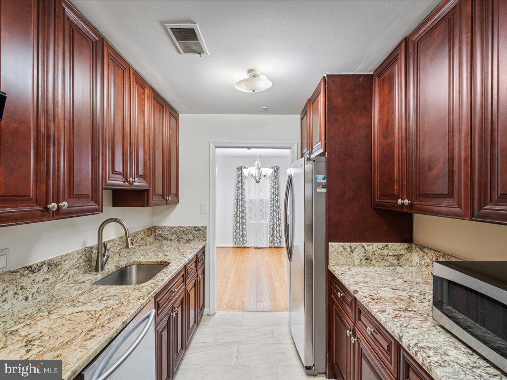 TOWNES OF GREENBRIAR - Residential