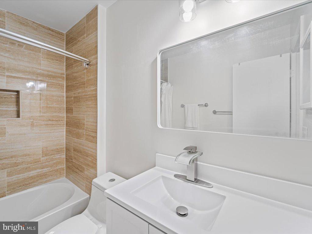 TOWNES OF GREENBRIAR - Residential