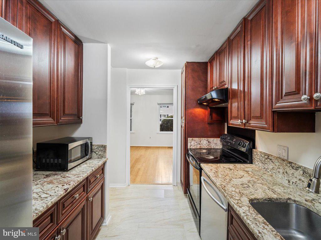 TOWNES OF GREENBRIAR - Residential