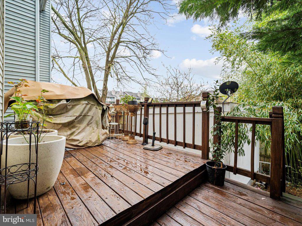 TOWNES OF GREENBRIAR - Residential