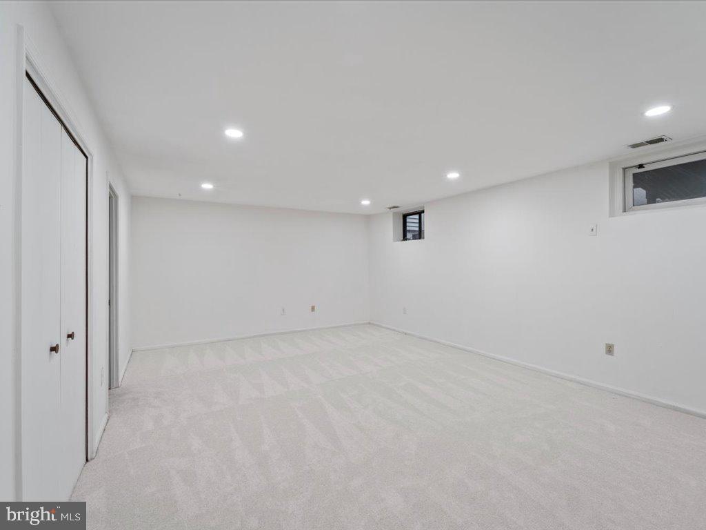 TOWNES OF GREENBRIAR - Residential