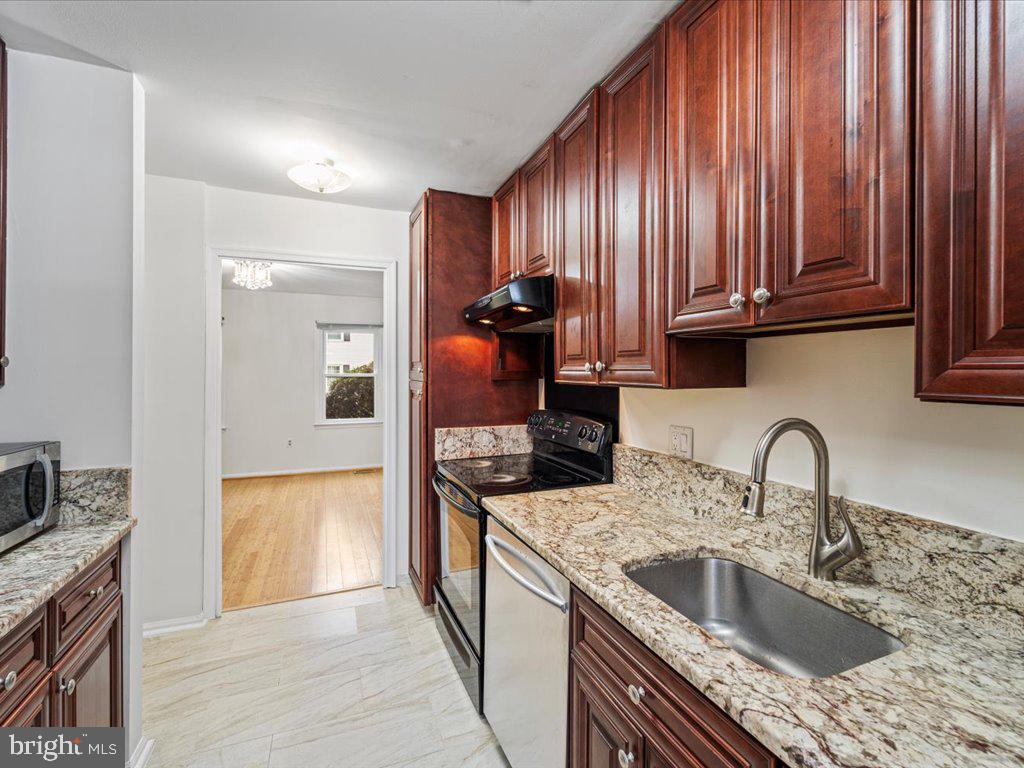 TOWNES OF GREENBRIAR - Residential