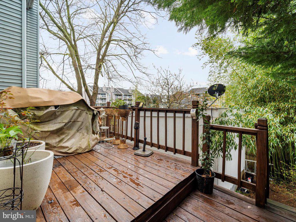 TOWNES OF GREENBRIAR - Residential