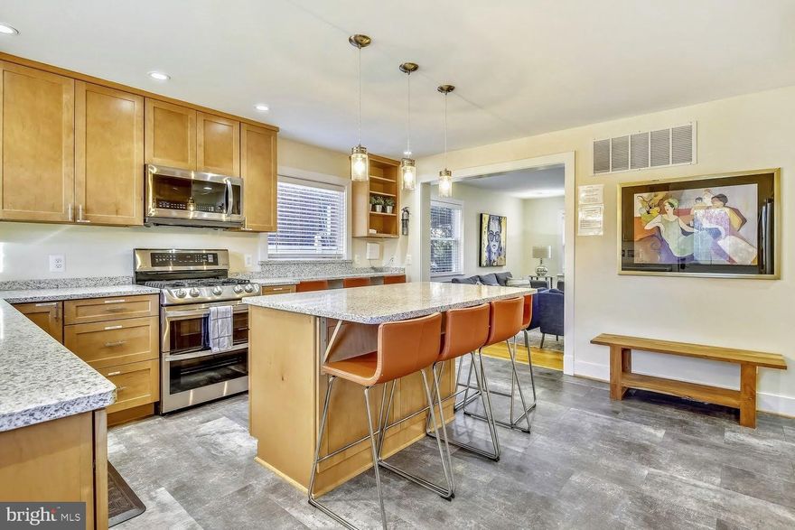 Excellent Multi-Family opportunity in LYON PARK!  5 Bedroom / 3 Bathroom + 2 Bedroom / 1 Bathroom units producing $7,200/month. Recently renovated with gorgeous updates, quality finishes and equipment.  Solid brick structure, huge yard, walk-out basement, short distance to Clarendon shopping-dining-entertainment.  Located at end of cul-de-sac, though adjacent to Washington Blvd for easy access to Orange Line, Pentagon/National Airport/Amazon HQ2, Rt50 and downtown DC.  Large lot, off-street and driveway parking.  Large bedrooms, quality finishes in kitchens/bathrooms. Fully leased.