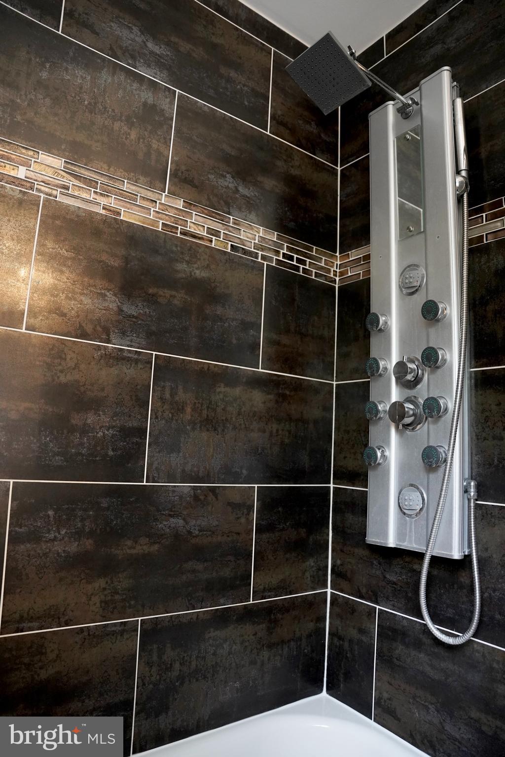 DUPONT VILLAGE - Residential Lease