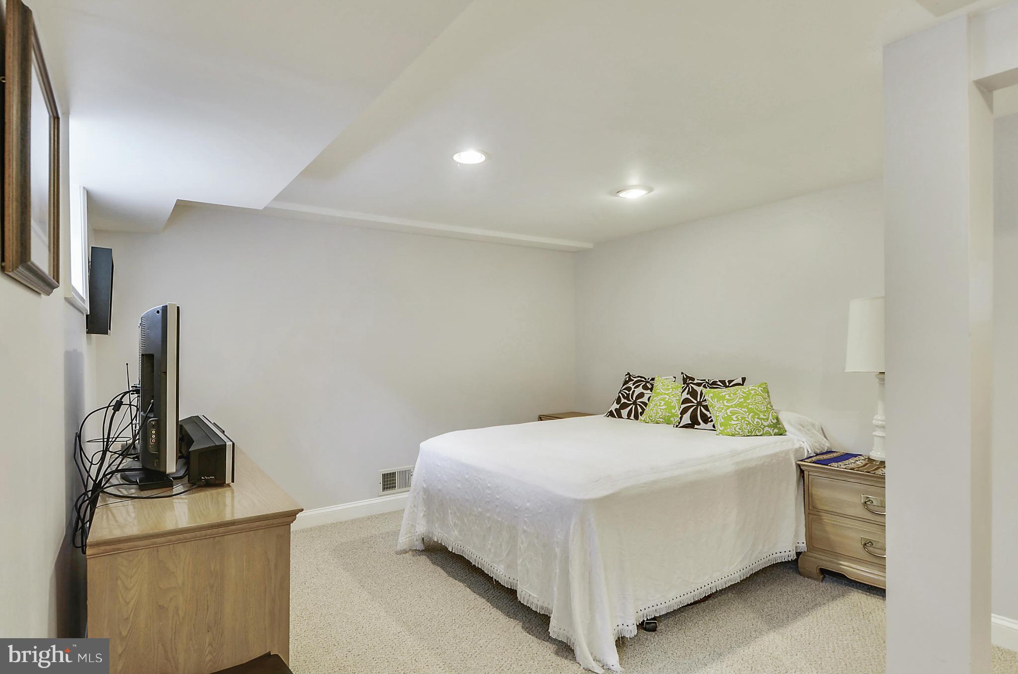 WOODSIDE FOREST - Residential