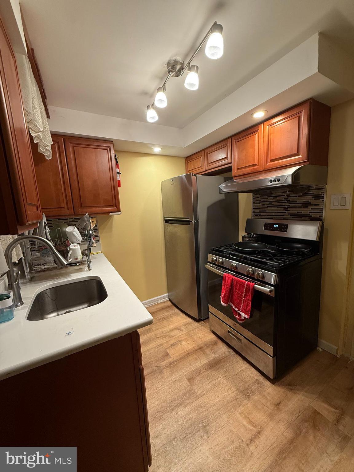 UNIVERSITY CITY - Residential Lease