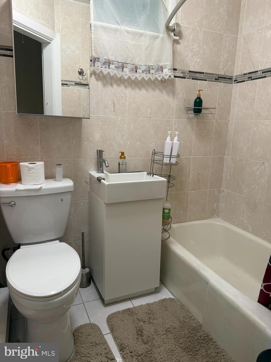 UNIVERSITY CITY - Residential Lease