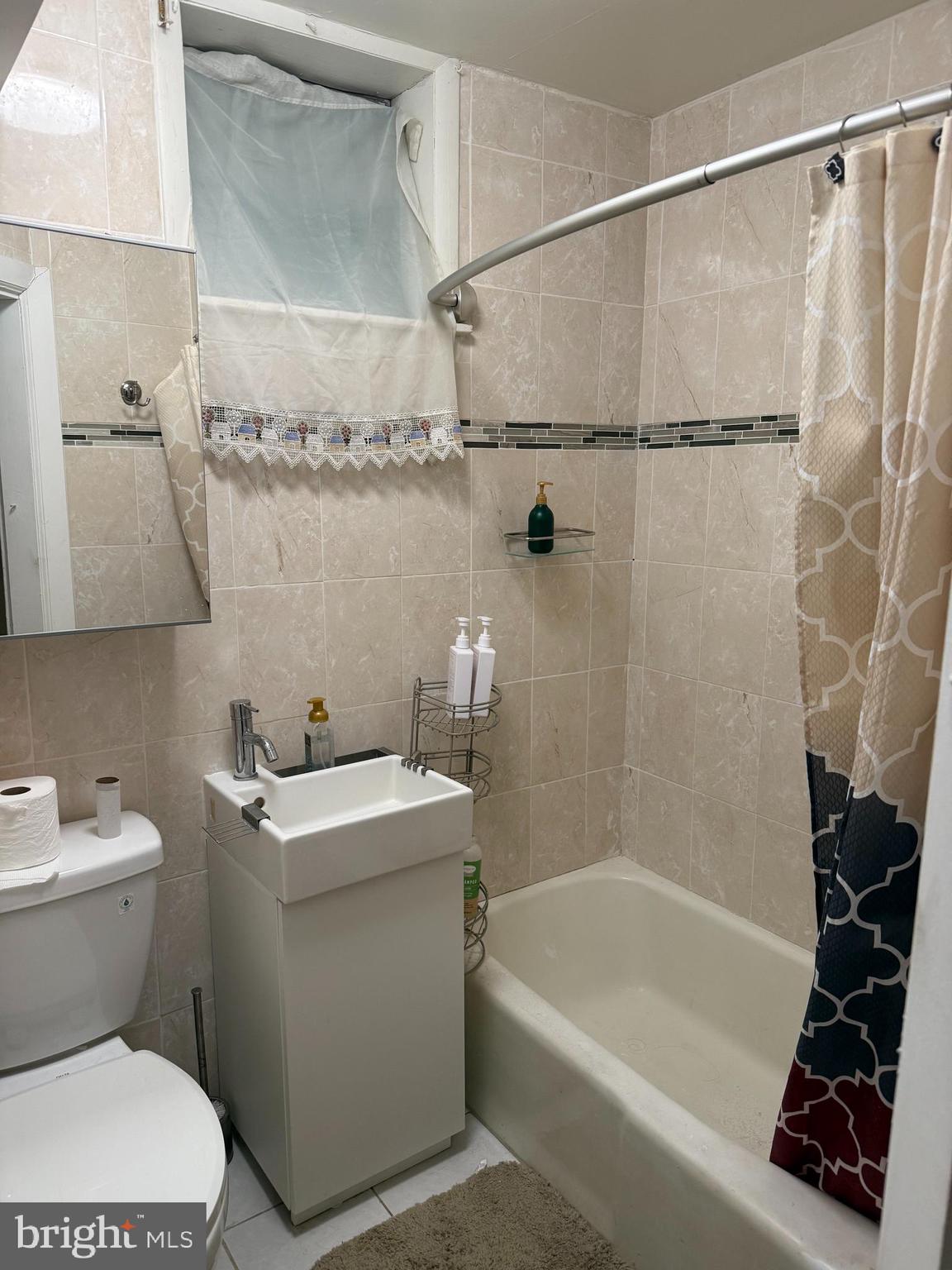 UNIVERSITY CITY - Residential Lease