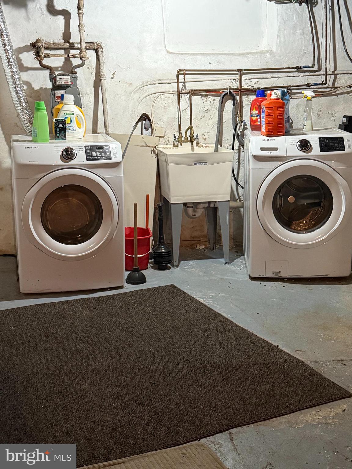 UNIVERSITY CITY - Residential Lease