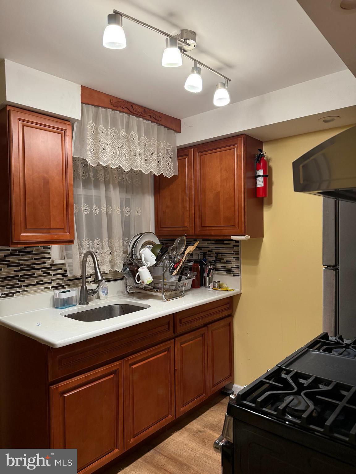 UNIVERSITY CITY - Residential Lease