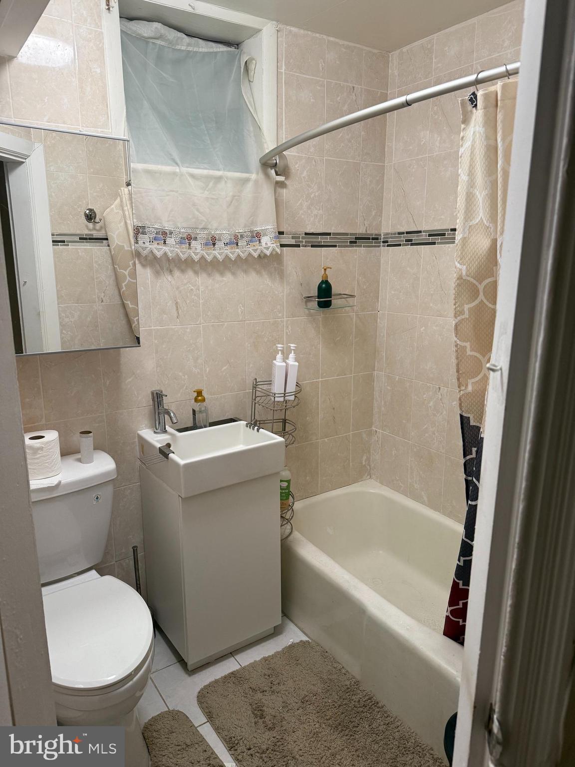 UNIVERSITY CITY - Residential Lease