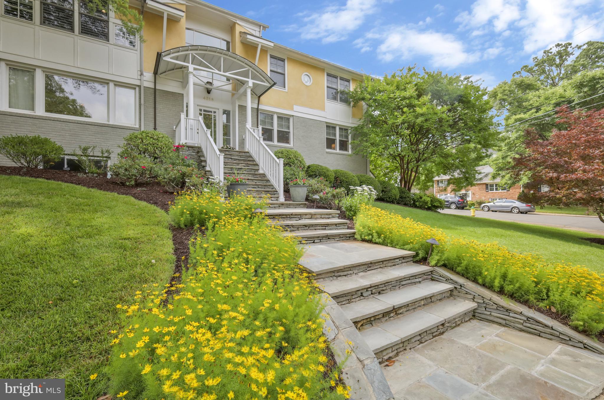 GOLF CLUB MANOR - Residential