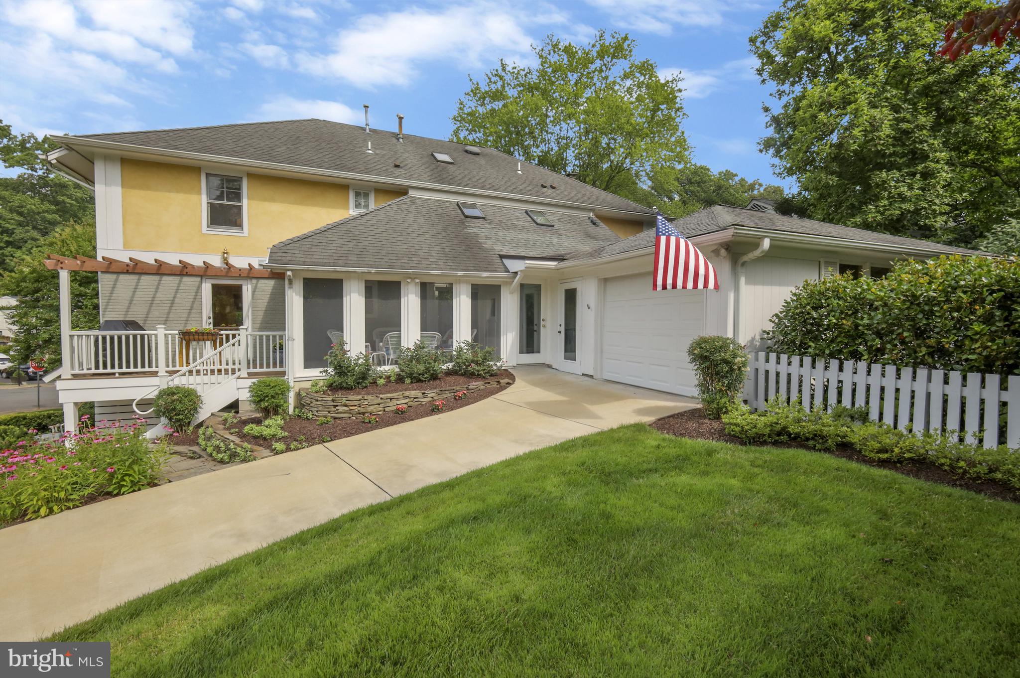 GOLF CLUB MANOR - Residential