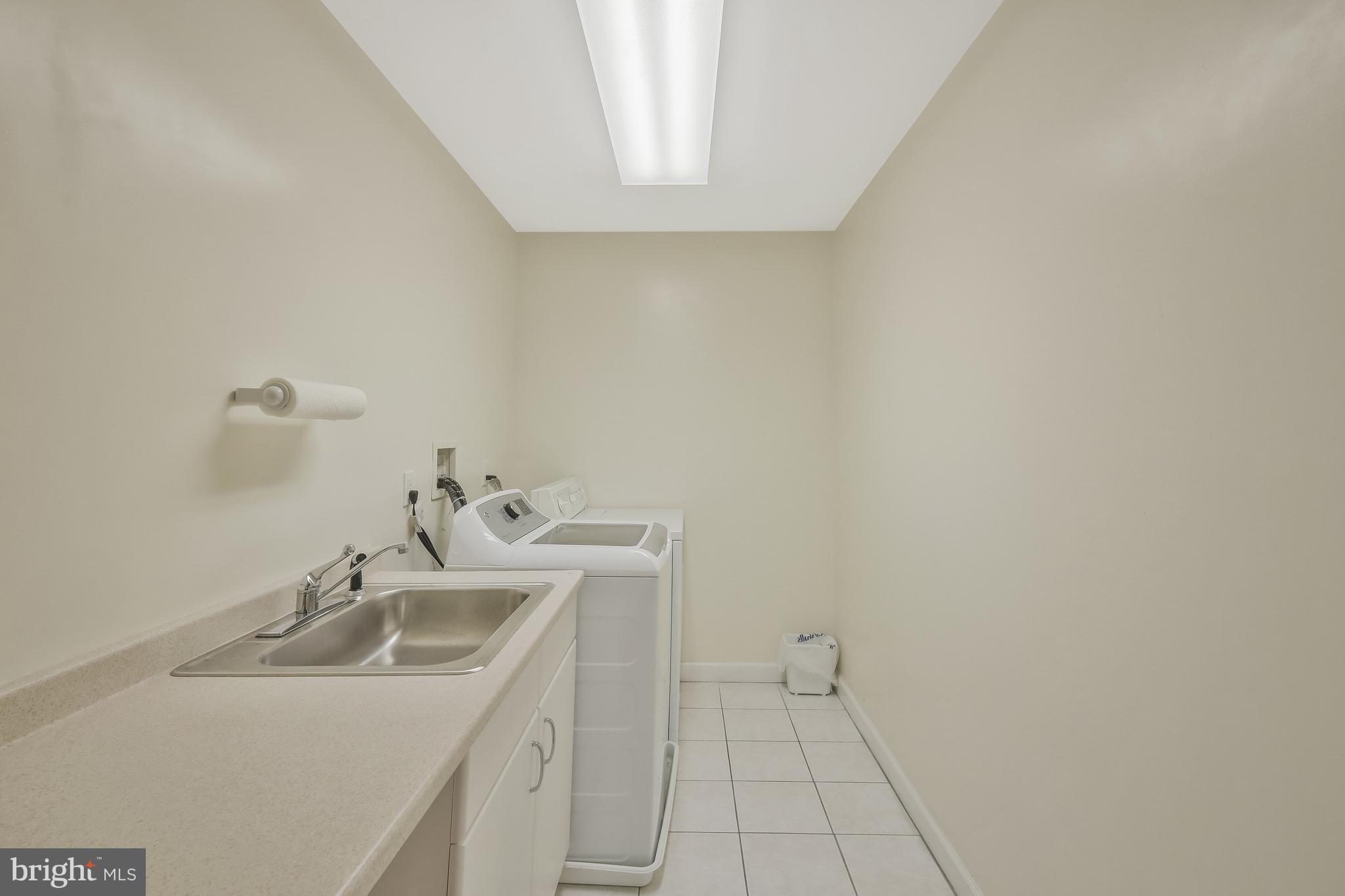 GOLF CLUB MANOR - Residential