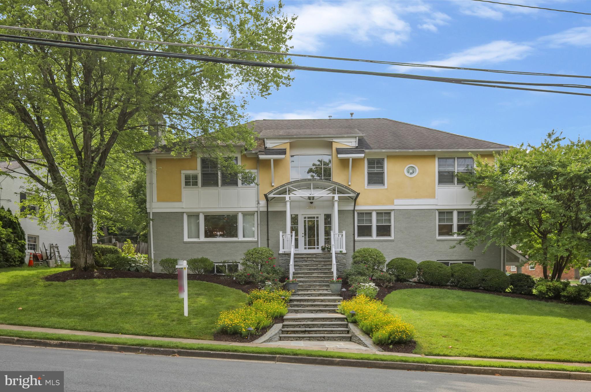 GOLF CLUB MANOR - Residential