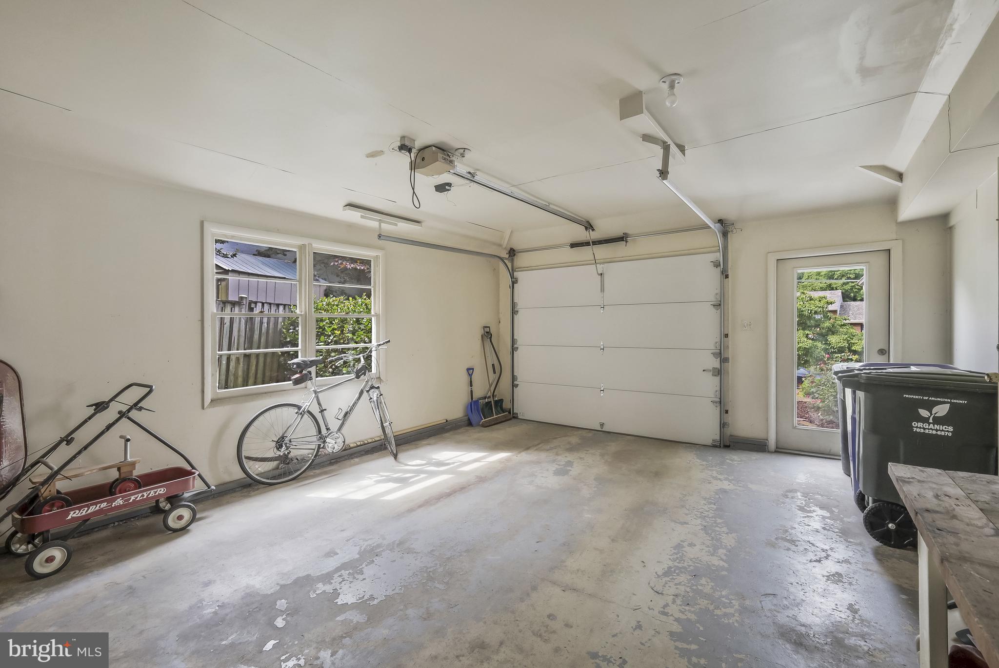 GOLF CLUB MANOR - Residential