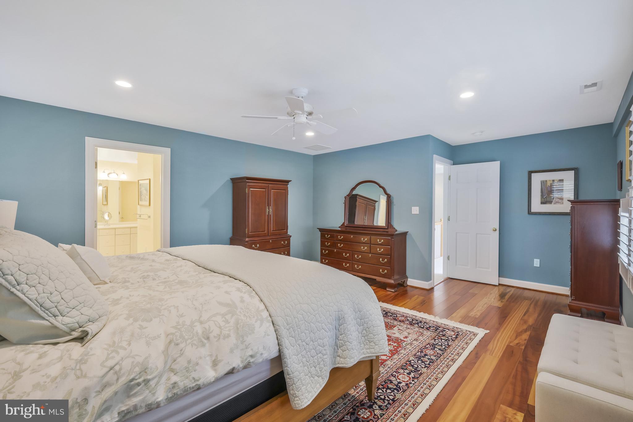 GOLF CLUB MANOR - Residential