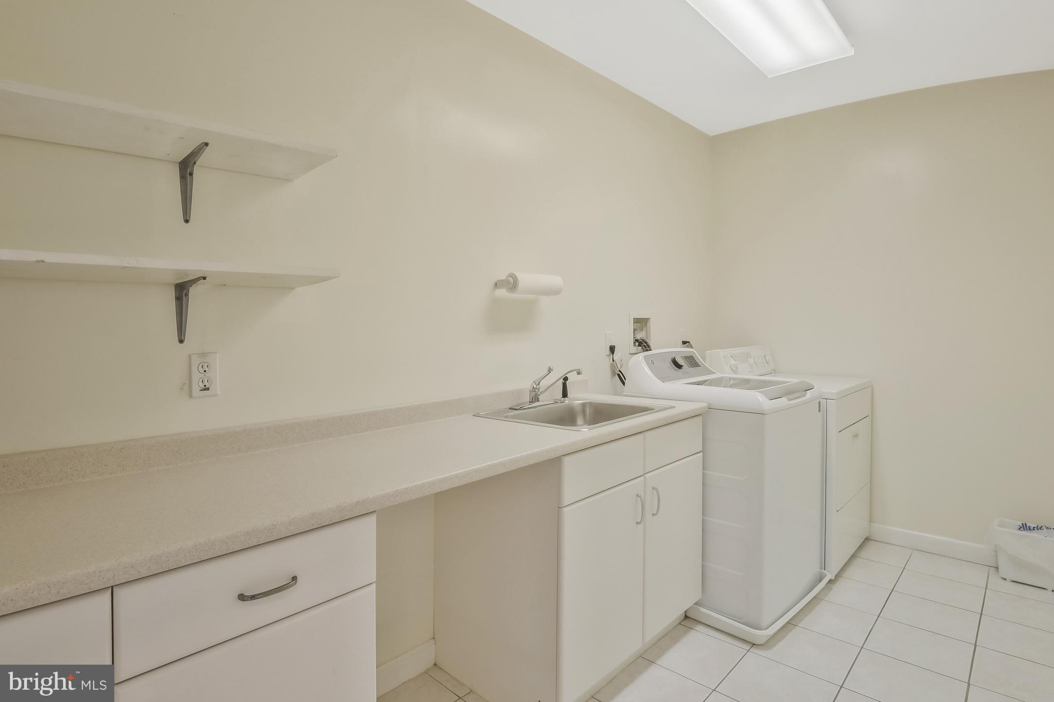 GOLF CLUB MANOR - Residential