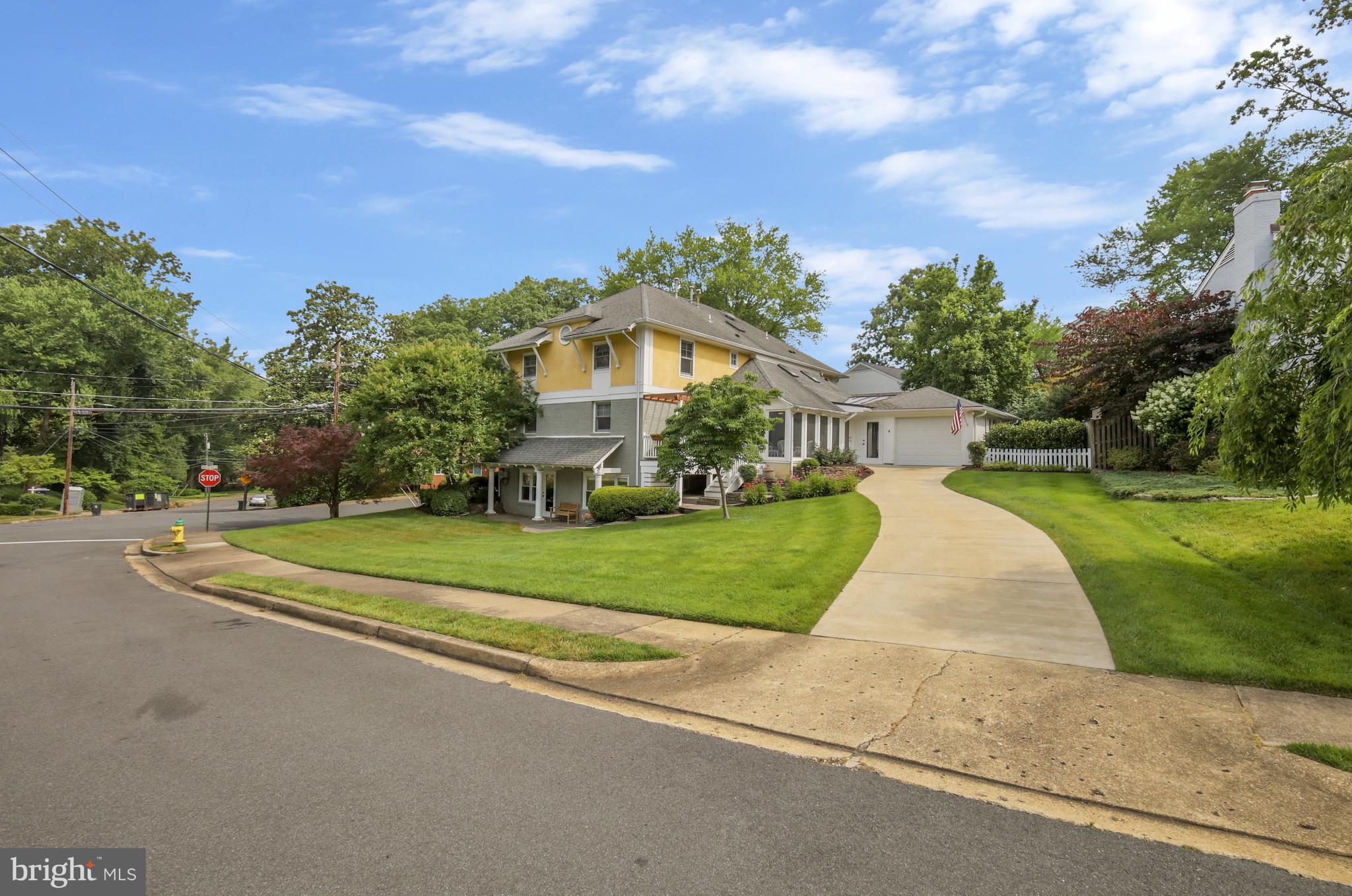 GOLF CLUB MANOR - Residential