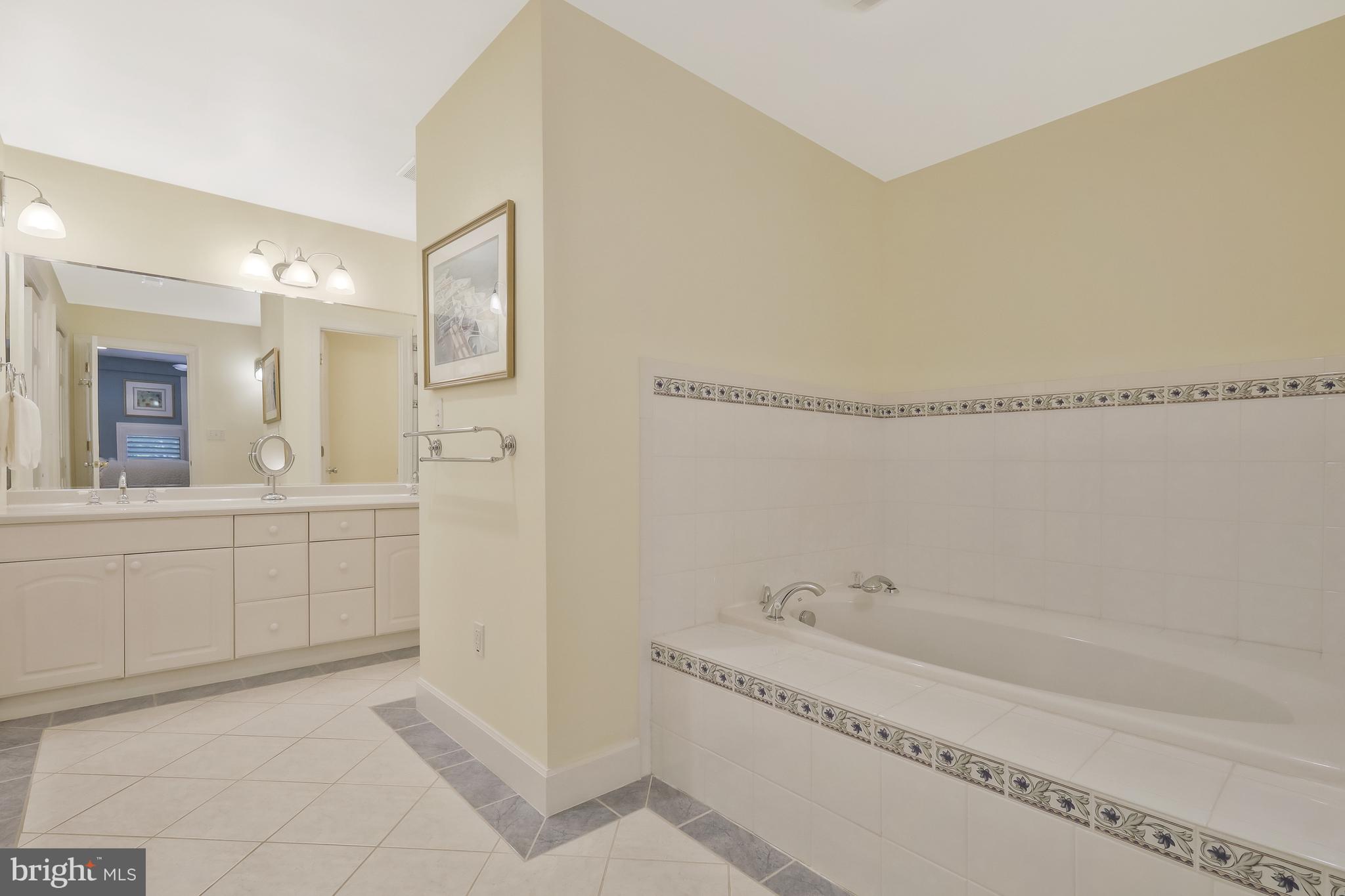 GOLF CLUB MANOR - Residential