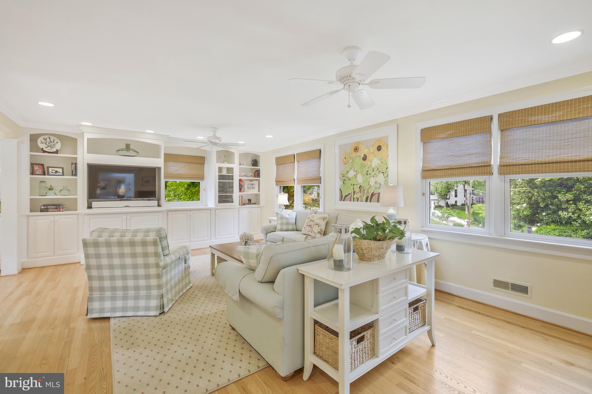 GOLF CLUB MANOR - Residential