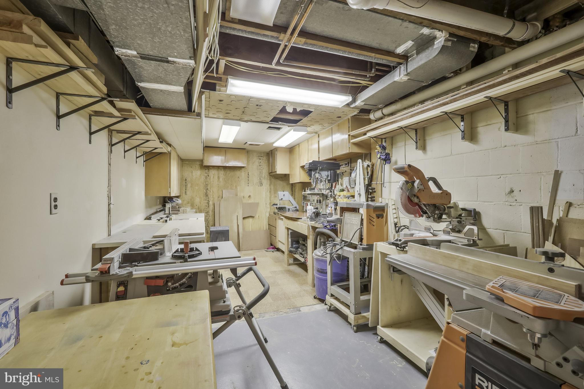 GOLF CLUB MANOR - Residential