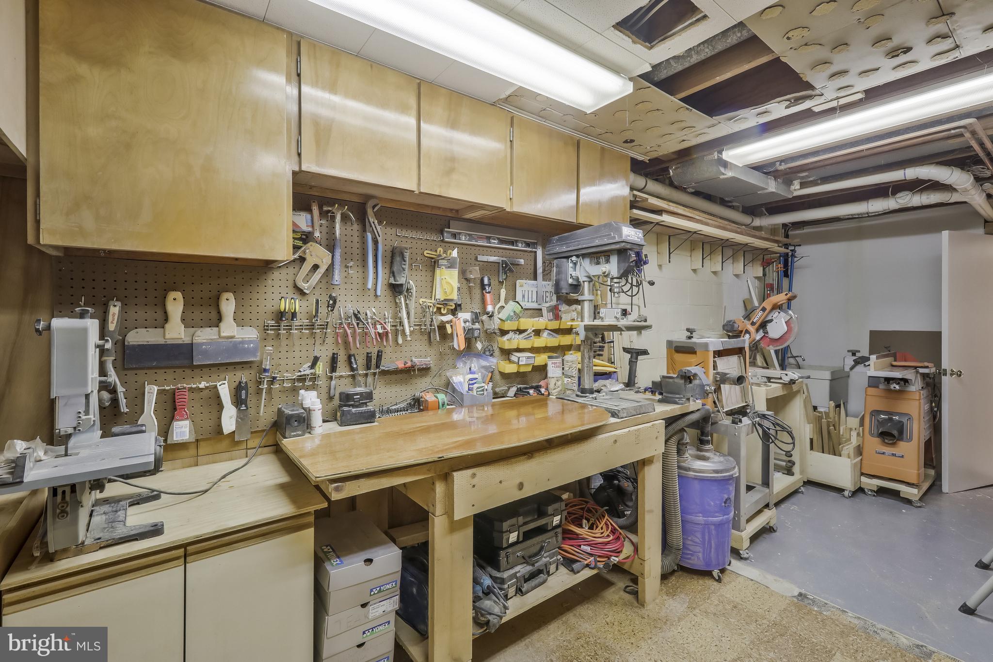 GOLF CLUB MANOR - Residential