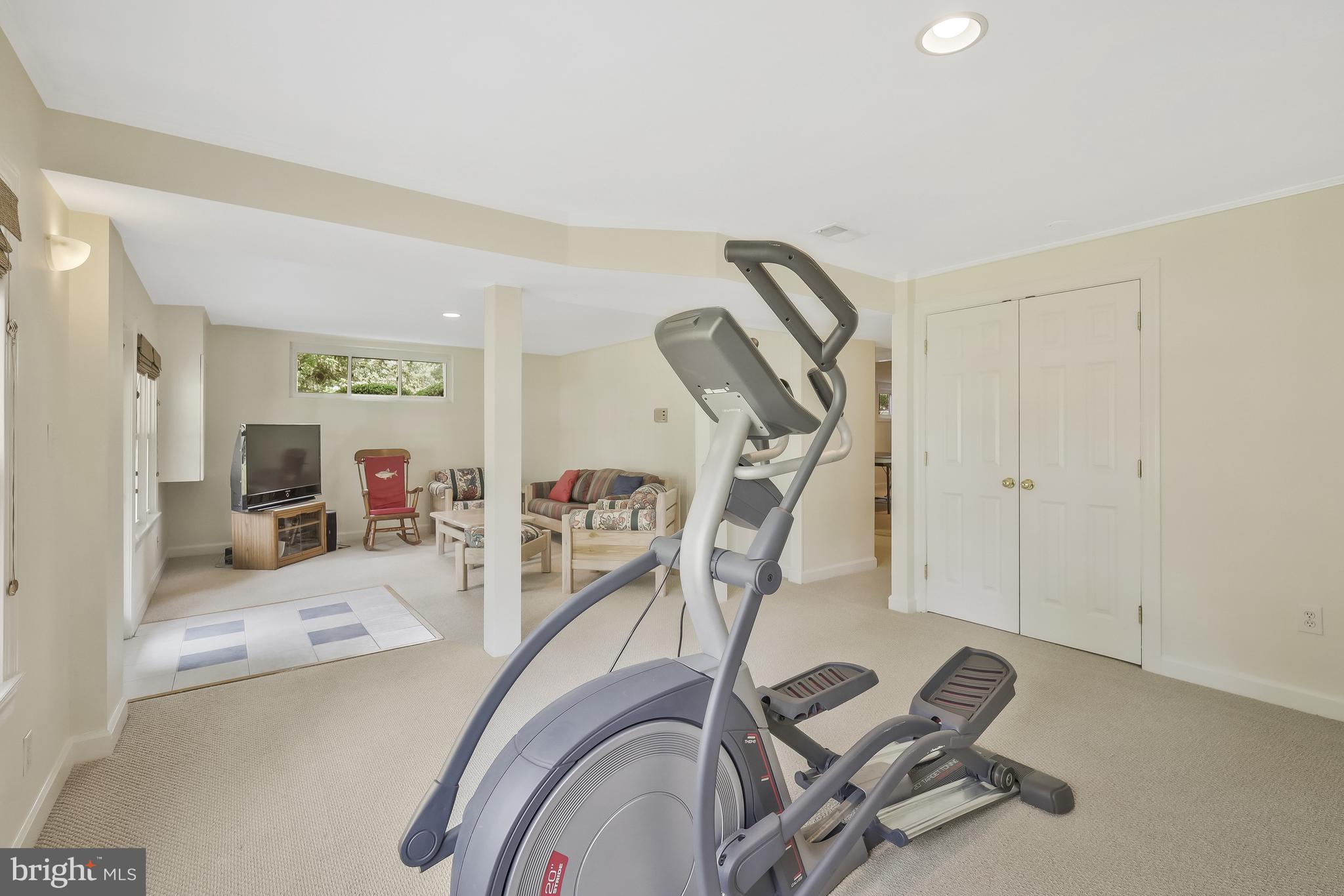 GOLF CLUB MANOR - Residential