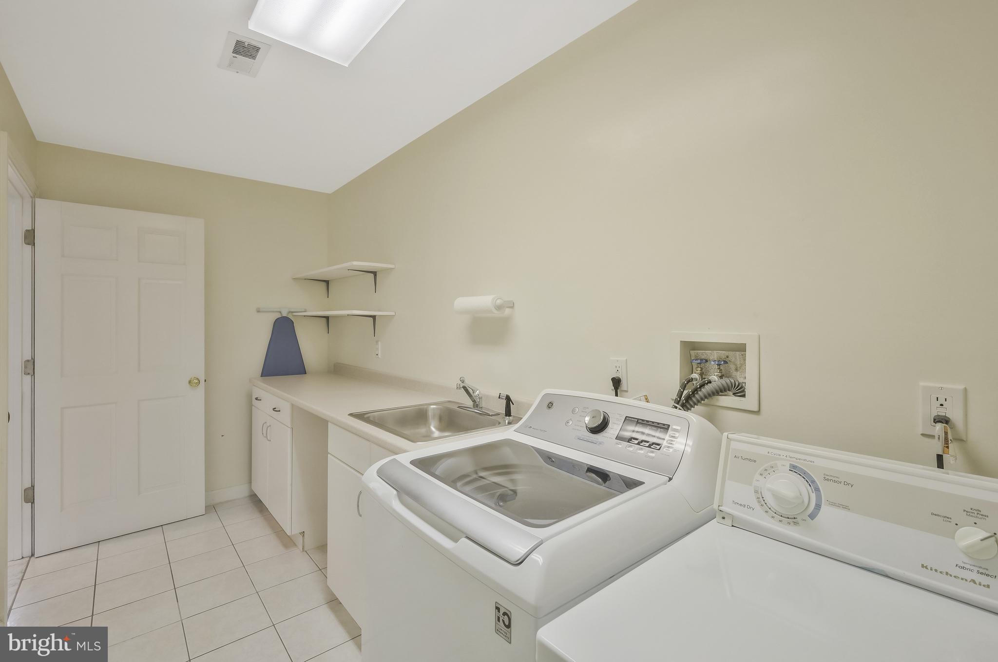 GOLF CLUB MANOR - Residential